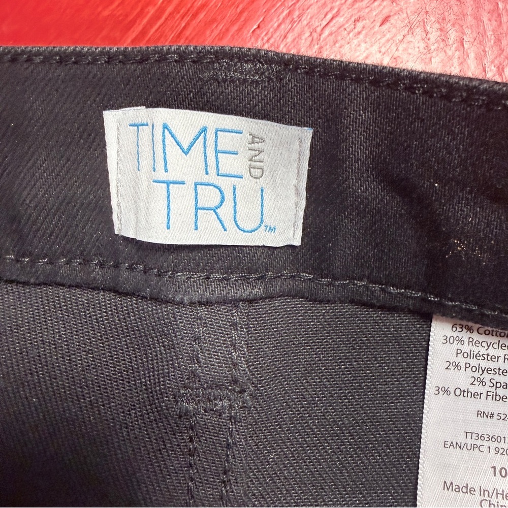 NWT TIME AND TRU BLACK JEANS - Picture 9 of 9